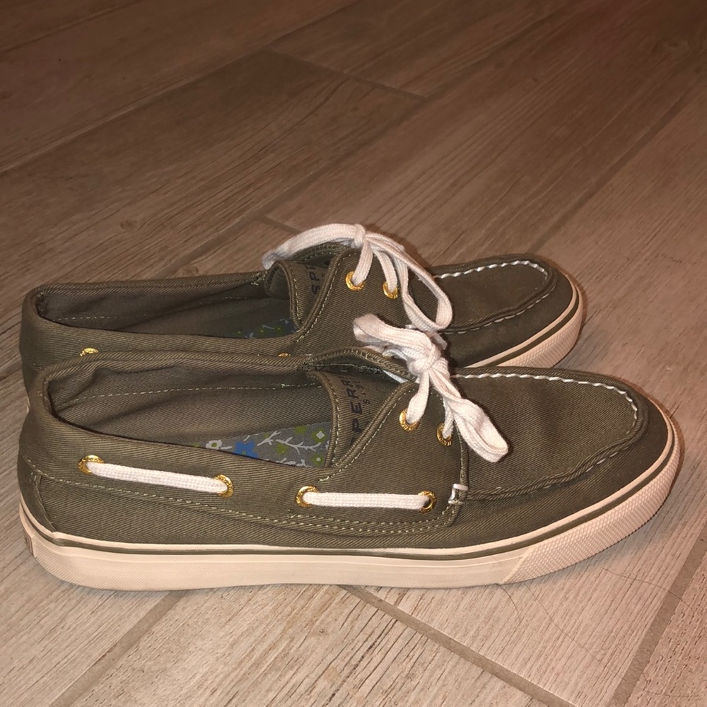 Shoes - Picture 2 of 4